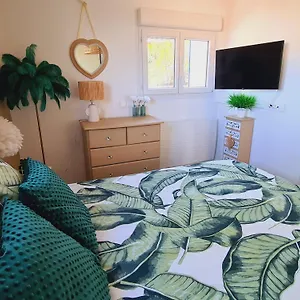 Appartement Petit Coin De Paradis Les Pieds Dans L’eau, La Londe-les-Maures